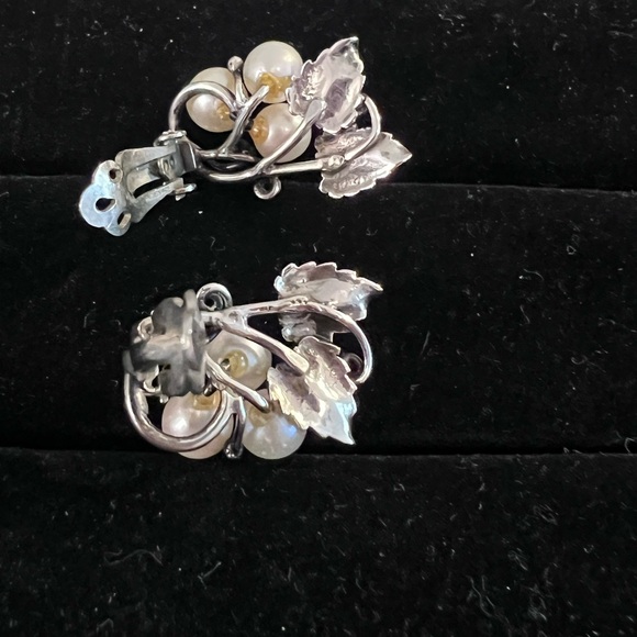 Elegant Ming’s Sterling Silver and Pearl Leaf Clip on  Earrings - Picture 4 of 8